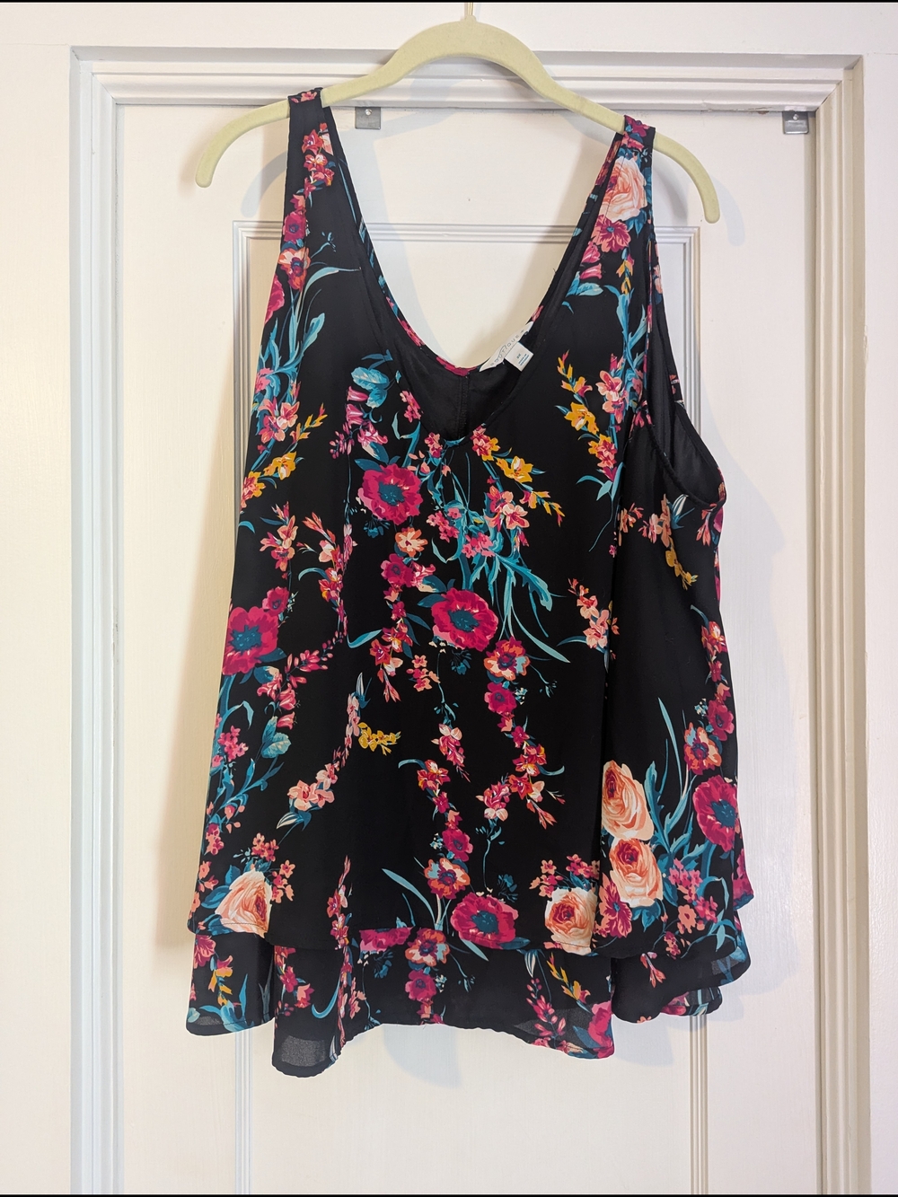 Women’s Black Floral V-Neck Tank Top